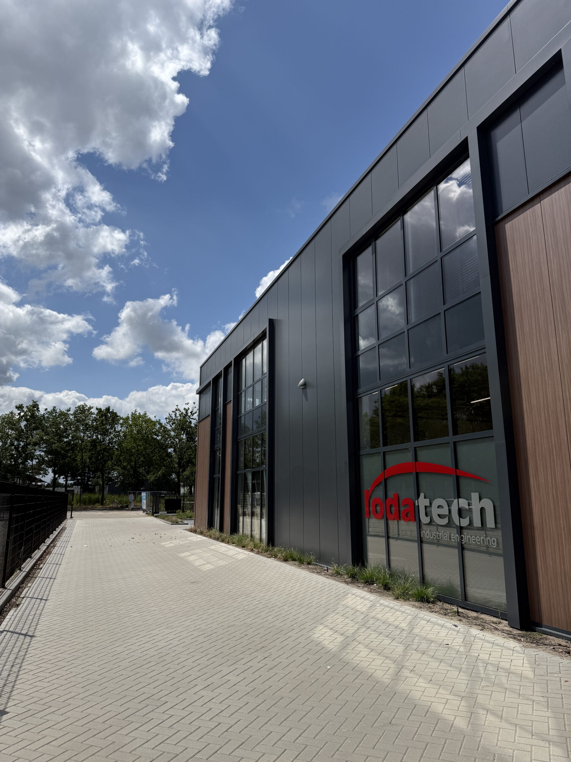 Rodatech - Industrial engineering. het pand in Oosterhout aan de Everdenberg 4Y